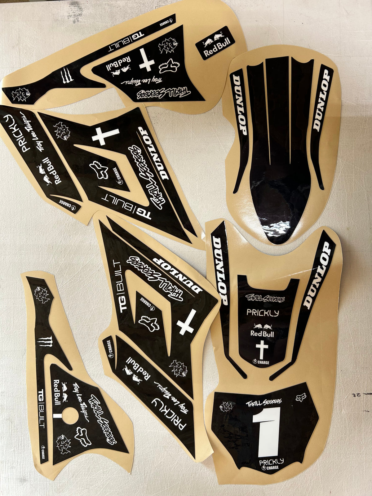 Strike Shadow and CeMoto Full Graphics Kit, Motocutz Plate (Vinyl : Gloss, Laminate : Gloss)
